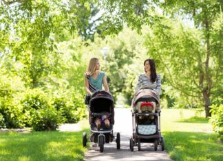 How to Meet Other Moms: 9 Tips to Make Mom Friends That Last