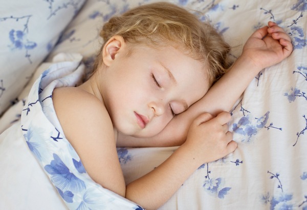 Having a daily schedule for your baby or toddler is all well and good, but how do you get your child’s naps to actually match said schedule? Check out our month-by-month guide with fabulous tips to teach you how to get your child to nap on a schedule!