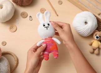 9 Step-by-Step Amigurumi Tutorials for Beginners (10 Free Patterns!)