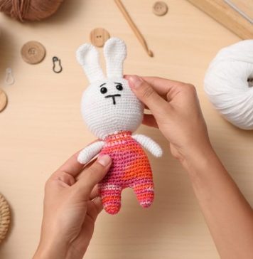 9 Step-by-Step Amigurumi Tutorials for Beginners (10 Free Patterns!)