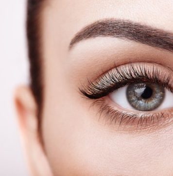 How to Grow Longer Eyelashes: 12 Tips for Beautiful Lashes
