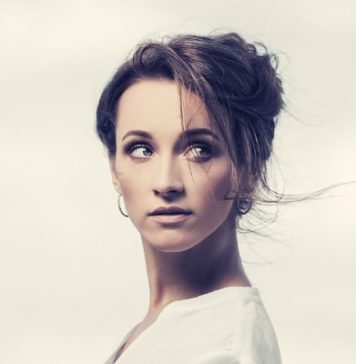 Quick & Elegant: 23 Step-by-Step Updos for Thin Hair