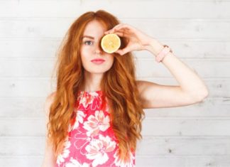 How to Naturally Lighten Hair: 17 Hair Lightening Techniques & Products