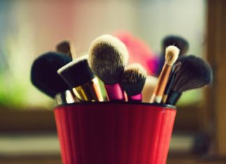 How to Clean Makeup Brushes The Right Way: 14 Tips and Tricks