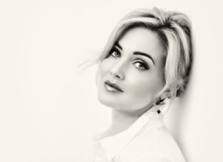 How to Look Younger with Makeup: Best Makeup for Women Over 40