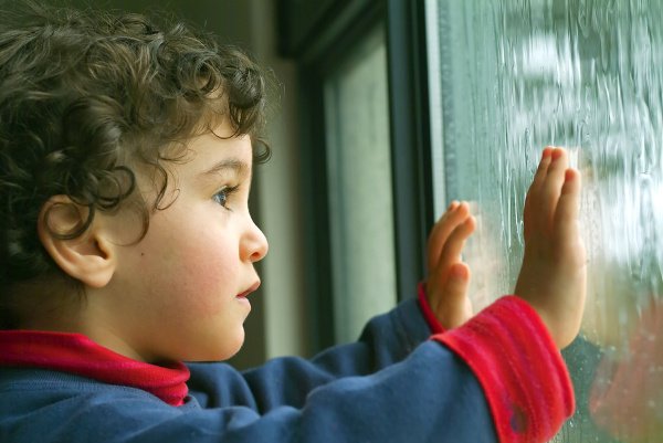 36 Indoor Toddler Activities for Bad Weather Days | Perfect for rainy days and snowy weather, these activities offer the perfect way for kids aged 18 months to 2 years old (and beyond!) to burn off energy when cooped up inside. These at home ideas are fun, easy to setup, and double as great ideas for preschool and daycare. They make for awesome birthday party activities for kids, too! #toddleractivities #indoortoddleractivities