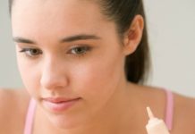 5 tutorials to teach your teen how to hide blemishes & acne