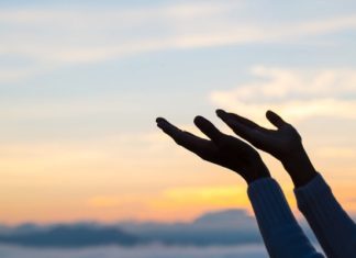 How to Forgive Yourself For Past Mistakes: 8 Self-Forgiveness Tips