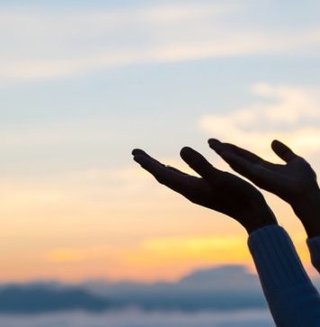How to Forgive Yourself For Past Mistakes: 8 Self-Forgiveness Tips