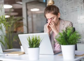 How to Overcome Imposter Syndrome: 9 Tips that Help