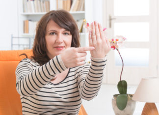 EFT Tapping for Weight Loss: 4 Tips for Beginners