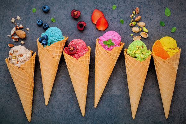 40 No Churn Homemade Ice Cream Recipes | If you want to know how to make ice cream without an ice cream maker, this post is for you! We've curated 40 recipes that are equal parts easy and delicious, and they all have step by step instructions to teach you how to make homemade ice cream. Whether you like vanilla, chocolate, strawberry, peach, coffee, peanut butter, oreo, banana, or lemon, there are lots of healthy homemade ice cream recipes, including keto, vegan, paleo, and dairy-free options!
